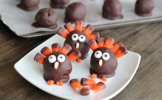 How to Make OREO Turkeys for Thanksgiving